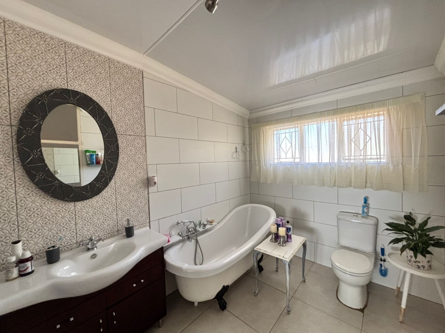 3 Bedroom Property for Sale in Flamwood North West